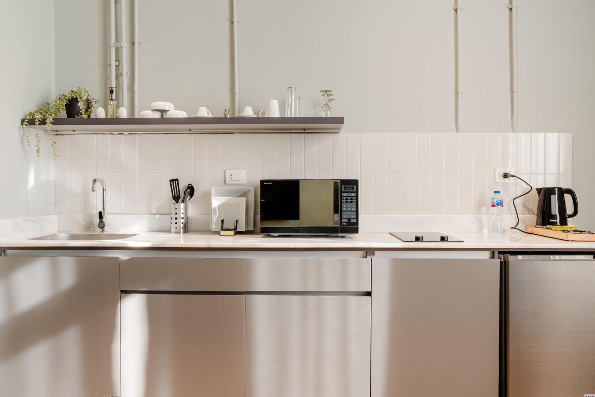 Grey L Studio Apartments Downtown Alexandria Menasce House エクステリア 写真